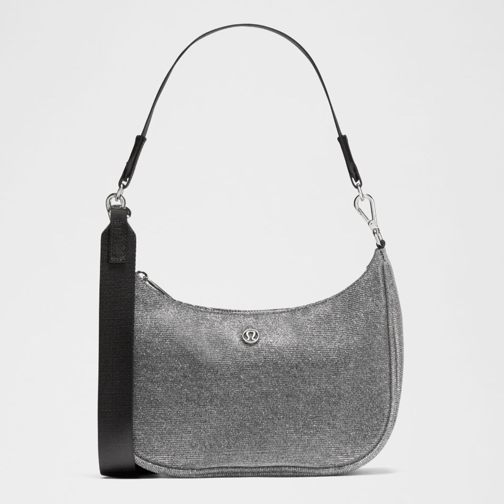City Essentials Small Shoulder Bag 3L
Glitter
DESIGNED FOR CASUAL NWT